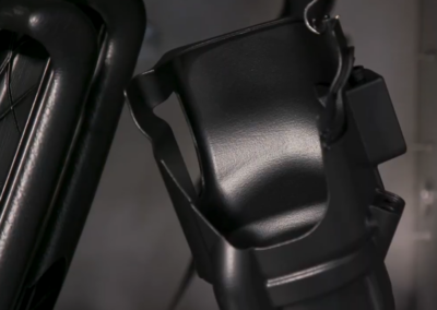 Pieza industrial impresa en 3D con acabado vaporizado mediante AMT SF100, superficie lisa y uniforme en Navarra España